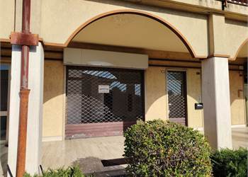 NEGOZIO NEL CENTRO DI ANDEZENO