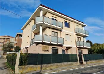 TRILOCALE RISTRUTTURATO CON GIARDINO e CLASSE ENERGETICA OTTIMA