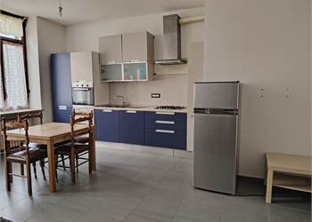 BILOCALE NELL'ISOLA PEDONALE